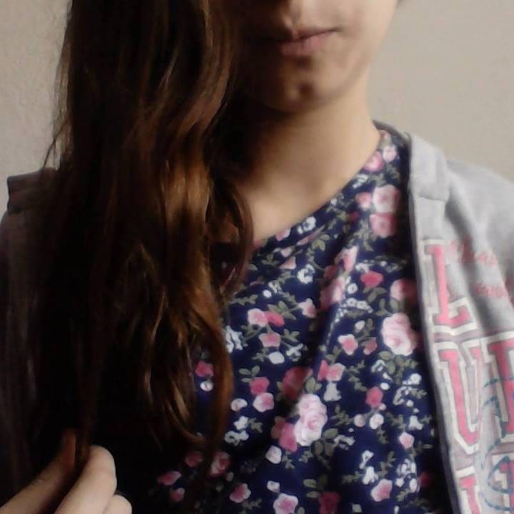 marianadovelie's profile picture. want a sugar cube?