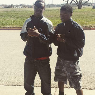 im a 6'1 black male trynna get it the best way i can well wanna know more dm me