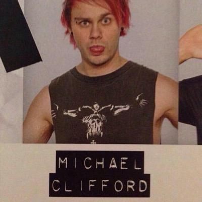 please rt my first tweet DONT FOLLOW THIS ACC FOLLOW  @ZODlACMGC