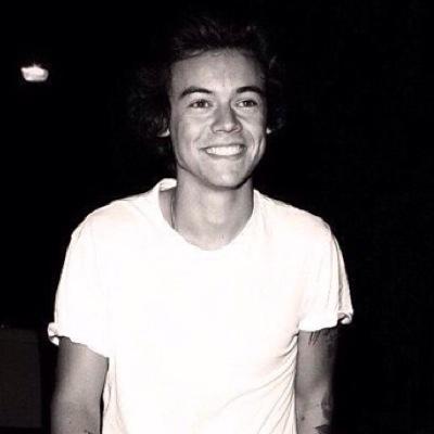 follow @dmfollowsquad for dms to 1D, 5sos, Ariana, Shawn, and more!!!!
