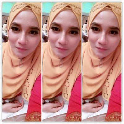 21 y/o on 19 April. nursing student at usmkk. ig: naa_linaa. just follow me and i will follow u back!! :)