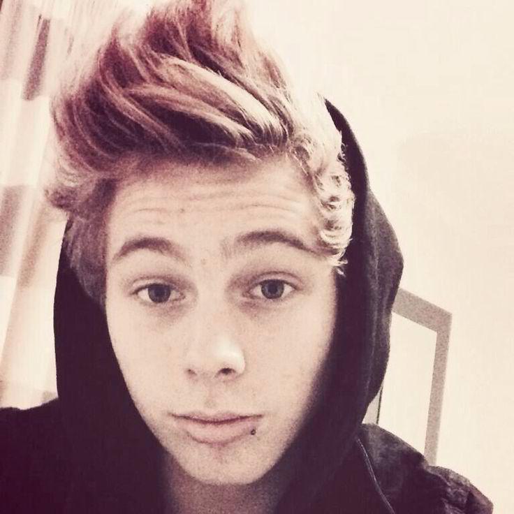 you can unfollow this acc and follow her @lukestrooper bc free follow