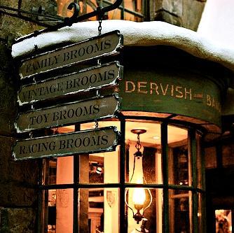Tienda de @Hogsmeadetty. Vendemos y reparamos instrumentos mágicos como por ejemplo chivatoscopios. Fué fundada en el año 1203. {#Pottertty}