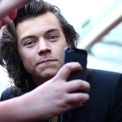 please help my friend @tribepayne reach her goal by following her. ill give you free follows xx