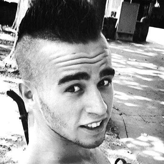 On s'enfou , tais toi et retweet !