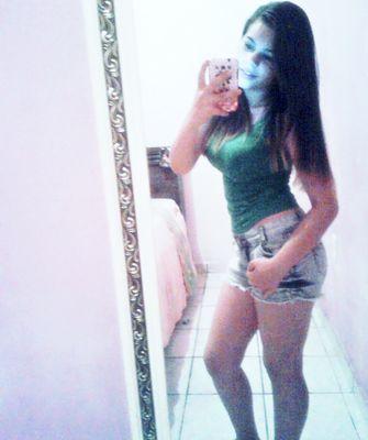 Palavras Clichês românticas adoro! tinha medo de um Eu te amo sair da minha boca ,ate que um dia ele saiu e eu gelei ,te olhei vc disse eu tbm e sorriu..