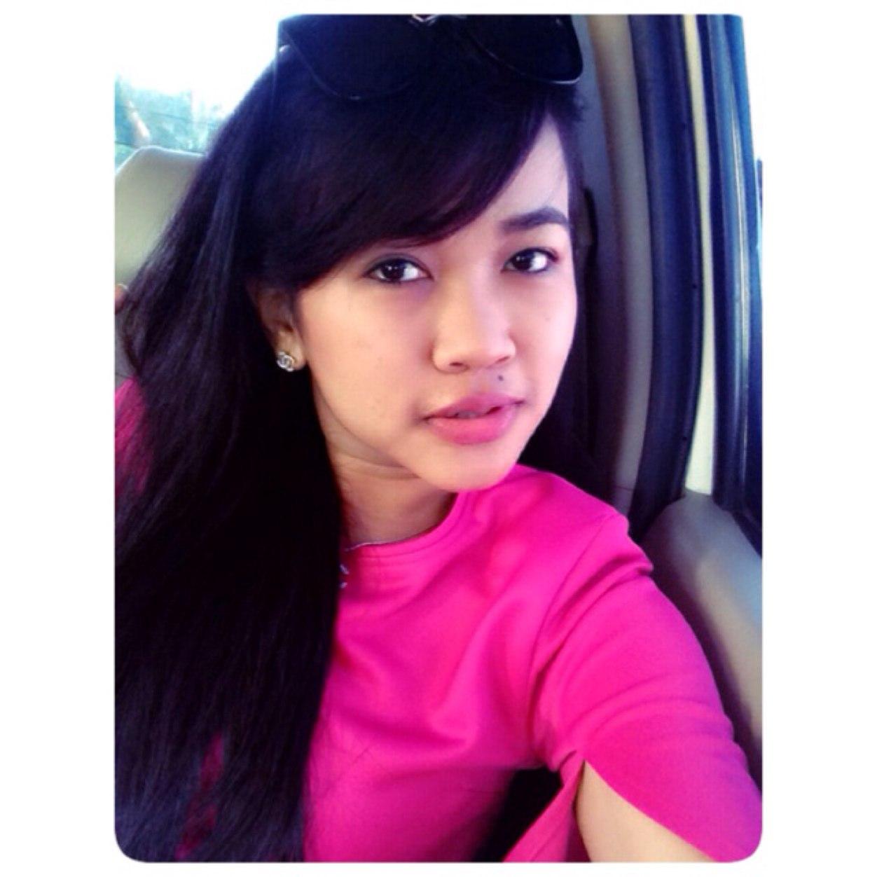 ErnidaLiza's profile picture. 