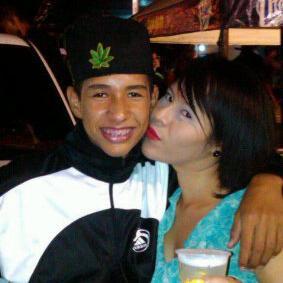 Vivir Cagandose De Risa; Eso Eso es vida :3