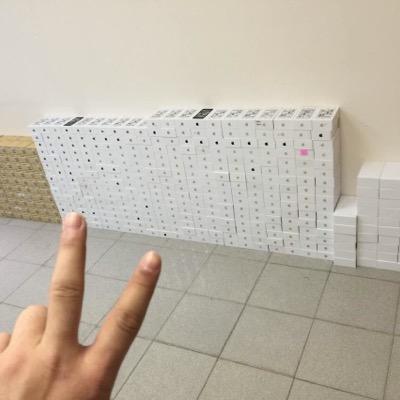 携帯買取専門ショップ 横浜最強の買取&販売を目指しております。白ロム 中古・新品大歓迎!法人業者様・個人様ご来店お待ちしております。
横浜市神奈川区鶴屋町2-9-22 日興パレス横浜301号室 TEL 045-594-8938 営業時間12時-19時30分。定休日-土曜日