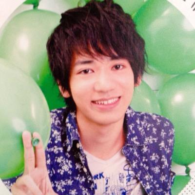 ジャニーズJr.半澤暁くんの非公式botです。主に雑誌やテレビの発言をつぶやきます。定時にもつぶやきます。おはよう・おやすみ・いってきます・ただいまの挨拶、褒め言葉をかけると反応する、かも。0時～7時は呟きません。
