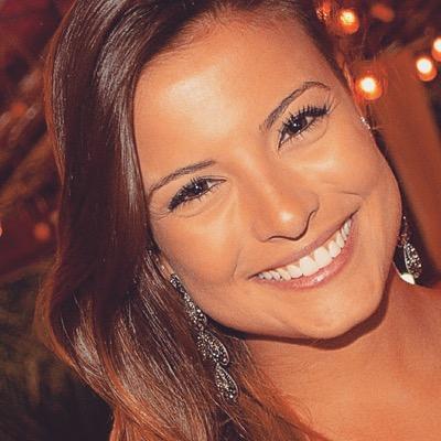 Jornalista, 26 anos, Apresentadora do Fighteria no Canal Combate, Karate Black Belt