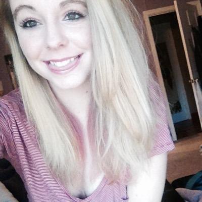 follow @mitchie_elle_ because she gave you this free follow !☺️☺️☺️