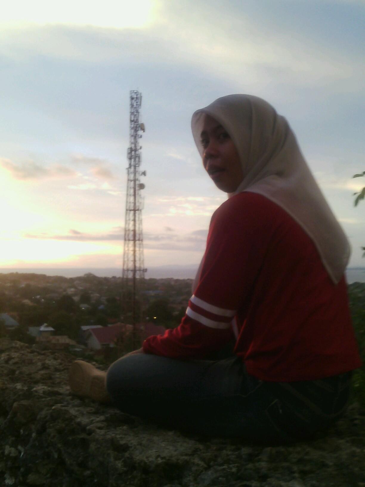 Female, 29 february 1992
 Student of UNHALU'10 Civil Engineer || iLmaRysna my instagram, Path, wechat, whatsapp N Line