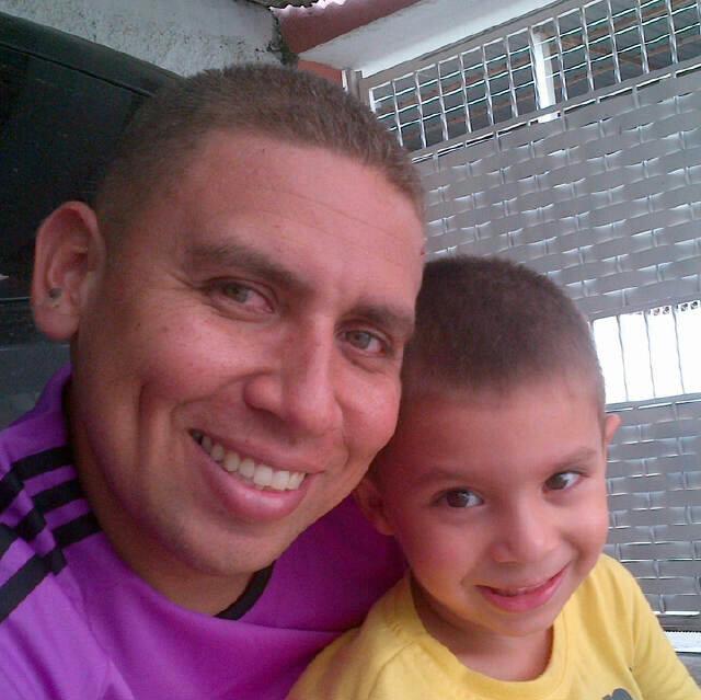 Profesor de Educación Física, Msc. Orientación de la Conducta, amo la investigación, soy bendecidamente casado,tengo tres hijos y al Cristo vivo en mi corazón.