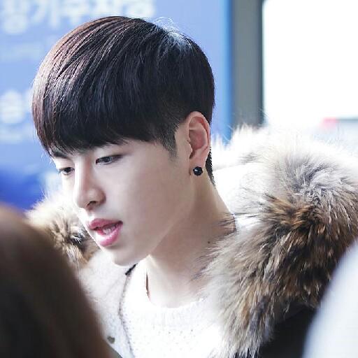[AU] 18+ ㅡ claiming iKON Junhoe face ㅡ bi.