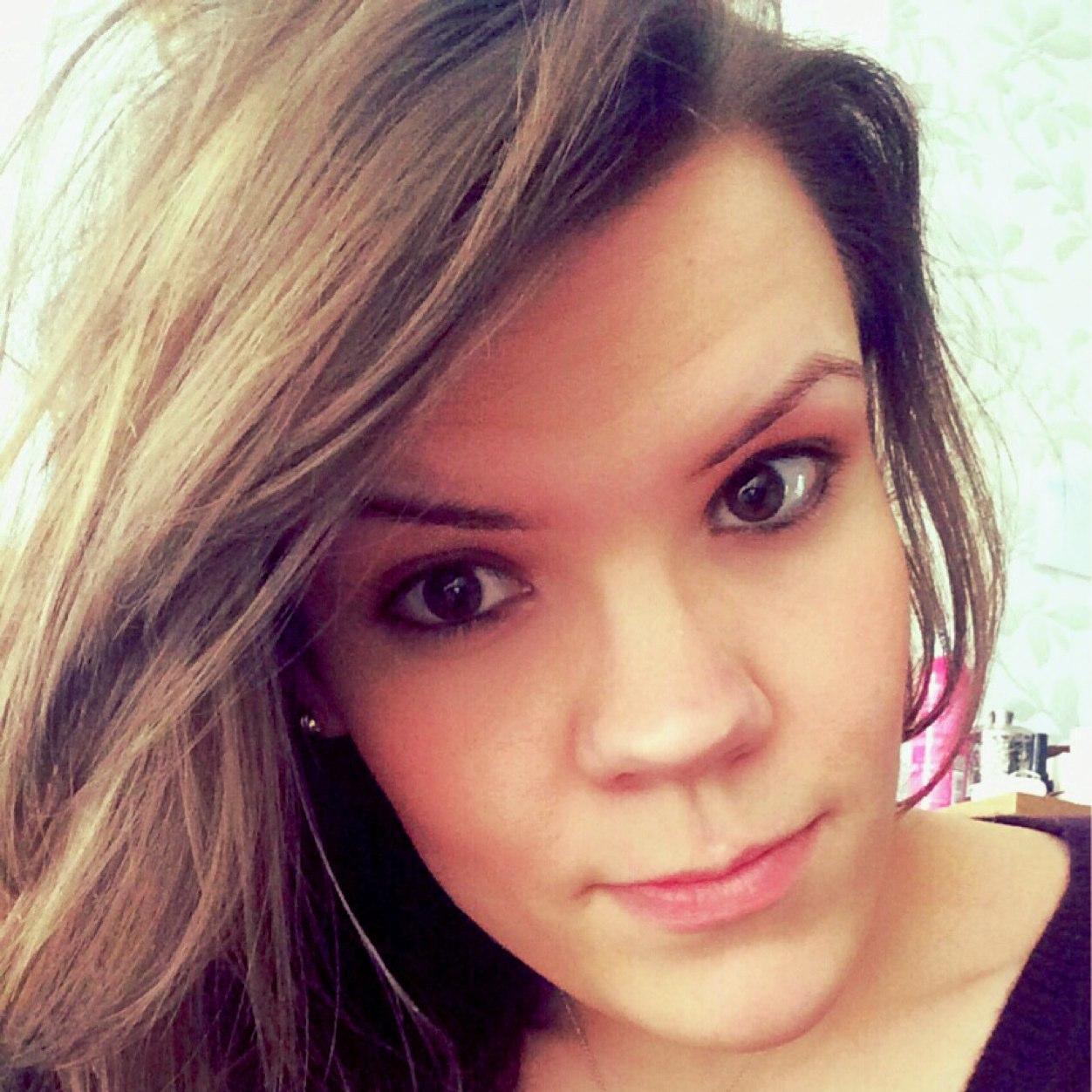 Krysy9's profile picture. 25 years young, full time shopper ,starbucks drinker and Chartered Accountant and Tax Advisor