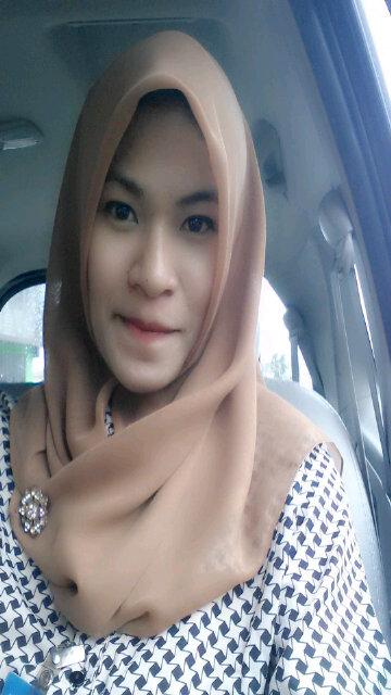 rennyenniy's profile picture. Bercita - cita keliling dunia..dan sangat mengagumi IBU ,,