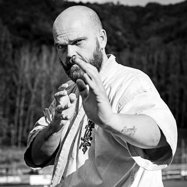 Kyokushin como forma de vida,osu!!!
Creador de @solokyokushin

Rugbier apasionado en prácticas 🏉🏉🏉
Anna,Edurne y Tanit los pilares que la sostienen