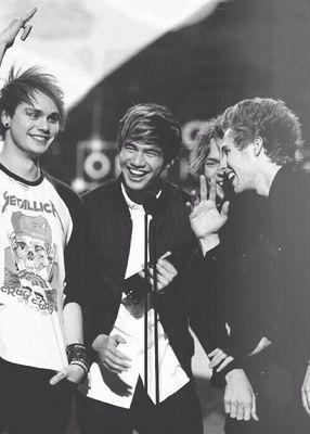Keep Voting & Retweet #ShesKindaHotVMA