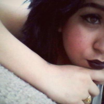 #kik:@geegirl1 follow mii #ig:@monique_loks I'm 17 & single
