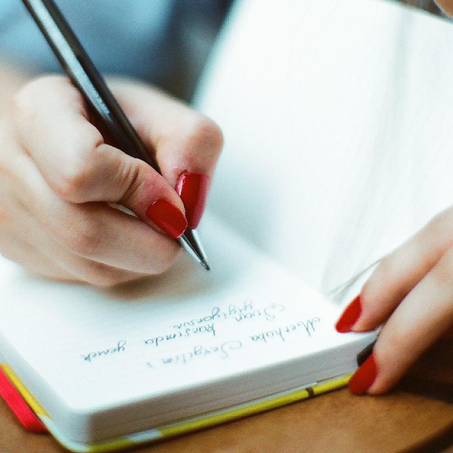 City Women Writers’ is a brand new fun, relaxed and vibrant ladies only writing group which takes place monthly in Bindles Restaurant in Worcester.