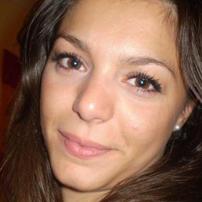 Community Manager in Madrid. Laureata in #Comunicazione Pubblica e Sociale, romantica e cittadina del mondo. #Bologna -- #London -- #Madrid