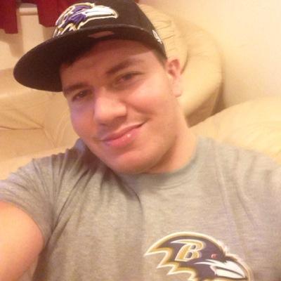 loves football, NFL,boxing,films,snooker and beer also loves a punt #willfollowback