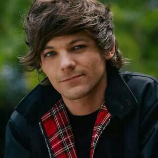 FOLLOW @ALIENSTOMLINSON THIS FREE FOLLOW