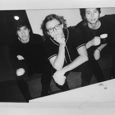 .•The Vamps, 5 seconds of summer and Troye Sivan are my life•.