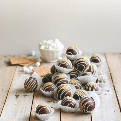 Sanditon's very own chocolate shop. Open Mon-Sat 10am - 6pm, Sundays 10am - 4pm.  (rp)