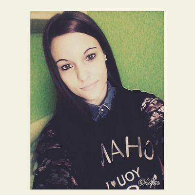 La gente te amará por lo que eres, y otros te odiarán por la misma razón. Acostúmbrate a eso.