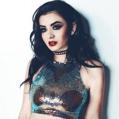 Votre source sur la belle Charli XCX. Ici vous trouverez les dernières news sur Charli : photos, vidéos...