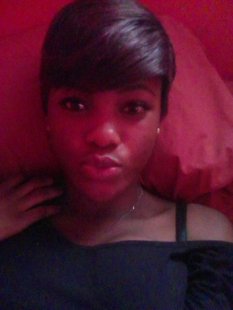 Iam_MzShantae's profile picture. Left handed