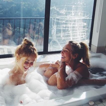 lesbianpicture_'s profile picture. lesbian-gay pictures // love is love.