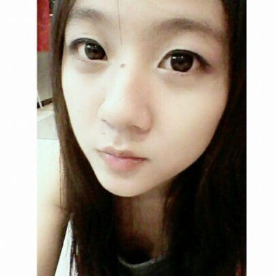 Anda punya hak menjudge saya, saya punya hak tidak mendengar anda menggonggong.                      instagram, path: elisadonnamaria