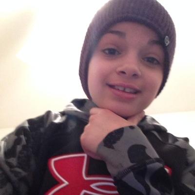 HI IM RO AND IM DENNIS AND WHERE MONKEYTUBE PLEASE FOLLOW US SO IF YOU LIKE MONKEYTUBE THEN CLICK THAT FOLLOW BUTTON