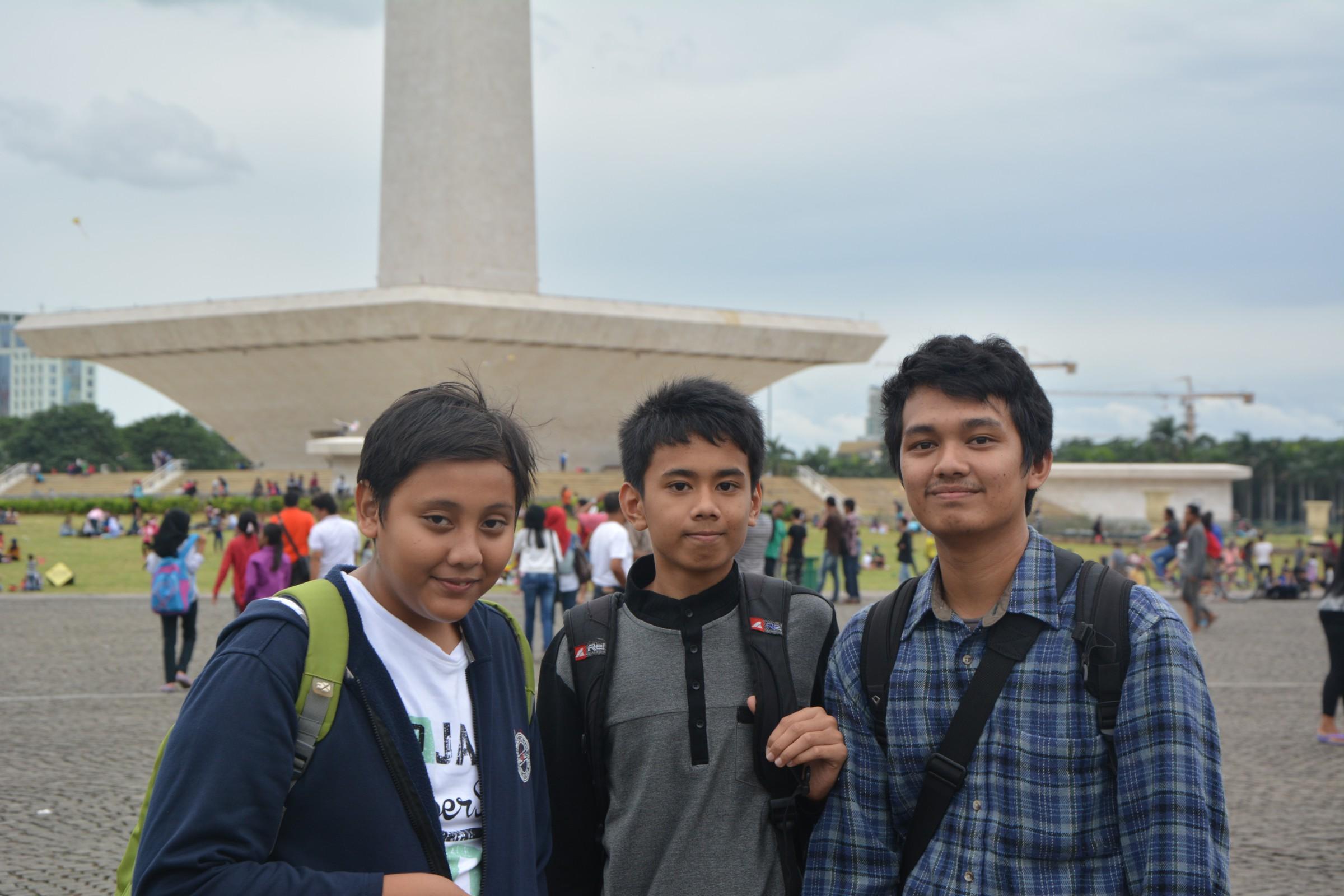 Proud to be a muslim | berdoa setiap detik melakukan ibadah | Azzuhdi = tak harus mewah | fight the 933 miles | chemistryUI |