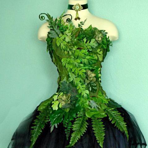 Green Dress Runs are held not only around St. Patrick's Day, but year round by Hash House Harrier Kennels all over the globe. #ONON to GREEN! ~TLC