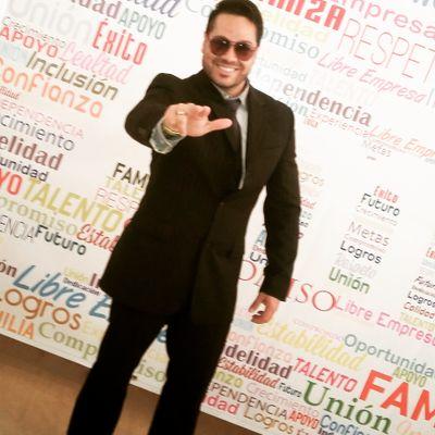 Soñador y triunfador de la vida  Estilista de profesión  y amigo de corazón. Me complace embellecer a las almas, @spaarjona 04247176314 EMPRESARIO