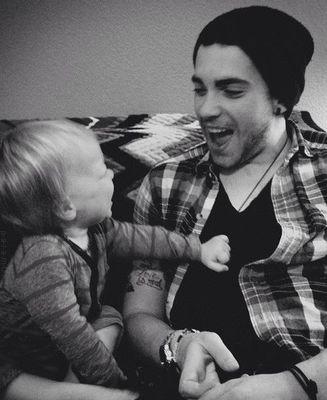 LatinoAParamore's profile picture. Parawhore forever,And 5sosFam-Chilean.