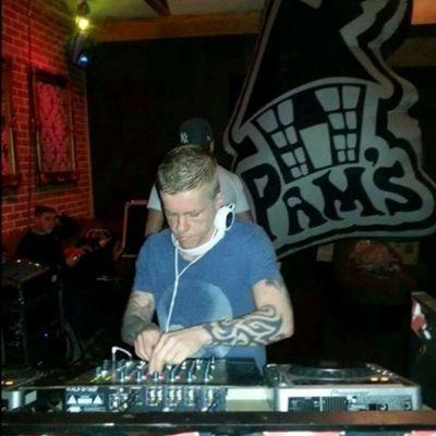 dj /radio presenter that smashes viberadiouk with the HARD beats.. every friday n saturday night 11pm-1am(uk time)...EAST ANGLIA'S NUMBER 1.
