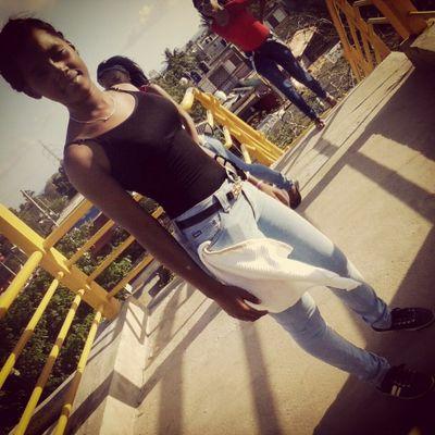 Qquiero un abrazo de esa persona Qq sin palabra te hace sentir Qq todo estara Bn
