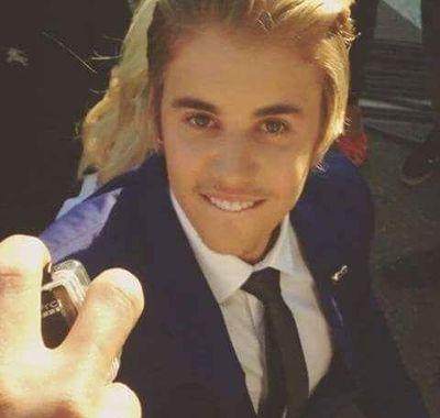 Justin Drew  Bieber Malllette
31-10-2013    Believe Tour
