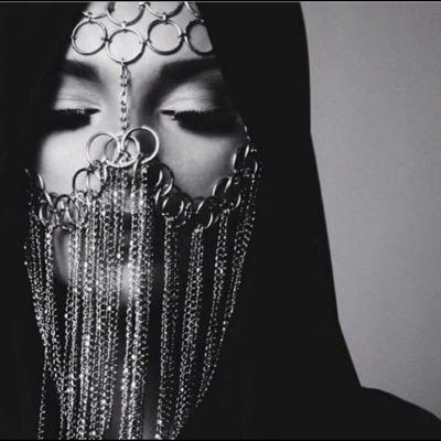 اللهم اجعل قبري بعد فراق الدنيا أجمل مسكن تغفو به عيناي.