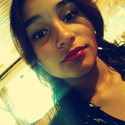 No confundas mi distancia con orgullo o enojo, es símplemente mi mecanismo de defensa. A veces, dueles demasiado.