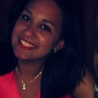 Pisciana. Acadêmica de Direito. Estagiária. 22 anos.