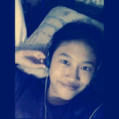 teman dan sahabat yg menemani saat susah sedih maupun senang dan keluarga yang selalu mendukung dalam segala hal dan memotivasi ku agar aku lebih baik lagi :) ♥