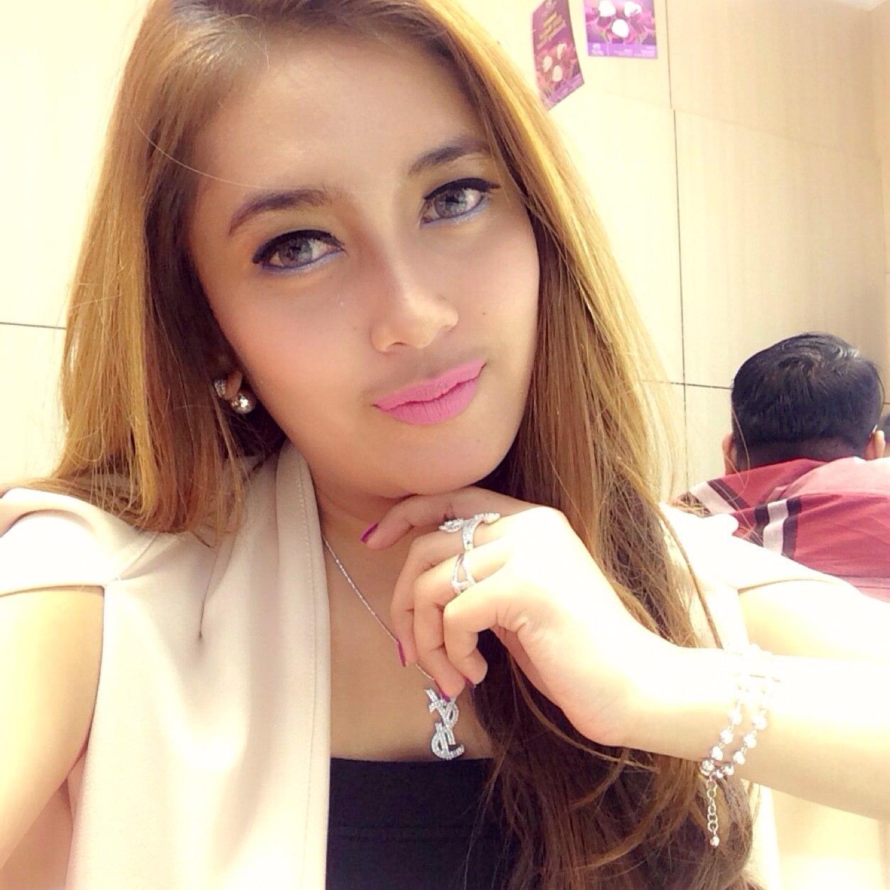 Beauty | sexy | glamour | rich n famous | Shoppaholic n workaholic Univ.Pancasila