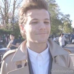 Se quiseres entrar num grupo de whatsapp para directioners (ou RPG de famosos), manda o numero e nome na DM e eu irei-te adicionar.