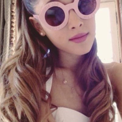 hi im making layouts of Ariana pls rt or fav the one you want and i will dm it to you must be following